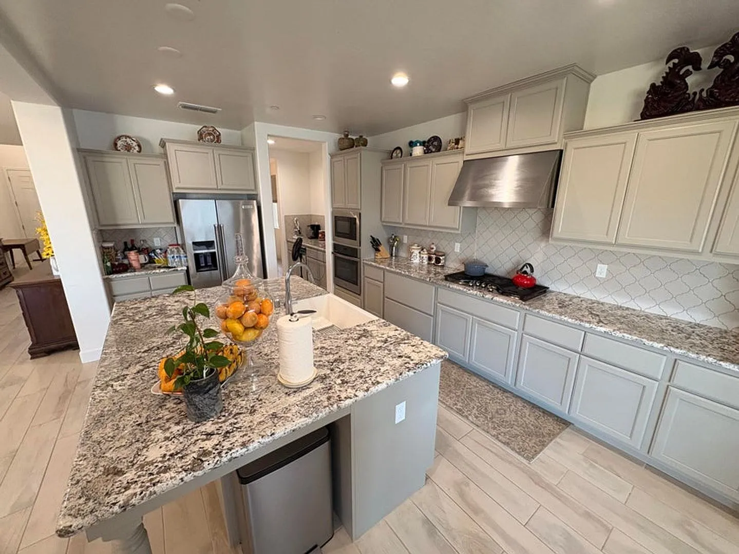 Modern 4 Bedroom, 4 Bathroom Home For Rent in Dinuba — Photo 3