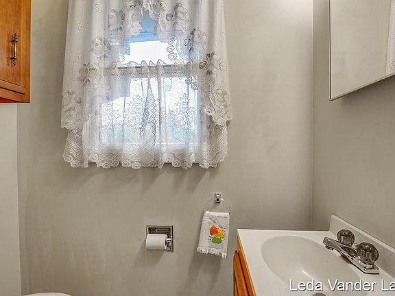 5th image of 2347 Shadowlane Dr NE