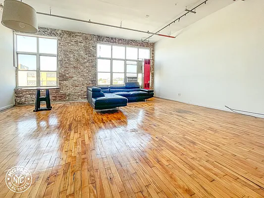 Rented by MySpaceNYC | media 19
