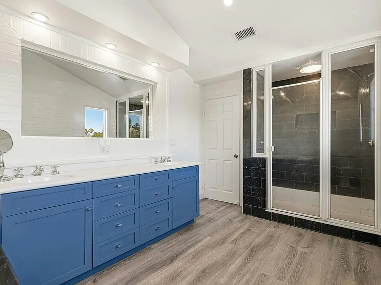 20305 Aetna St — Photo 28