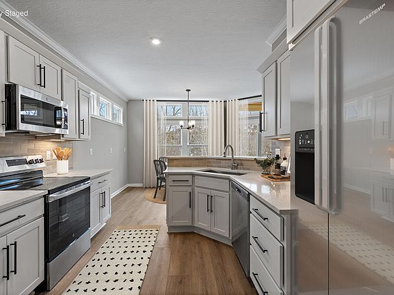 4th image of 7688 Devonshire Dr #35-201