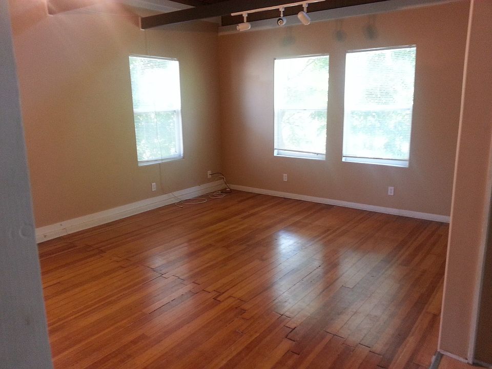 2nd image of 1024 N 32nd St APT 2