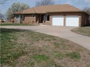 1502 W Sandalwood Dr, Haysville, KS 67060