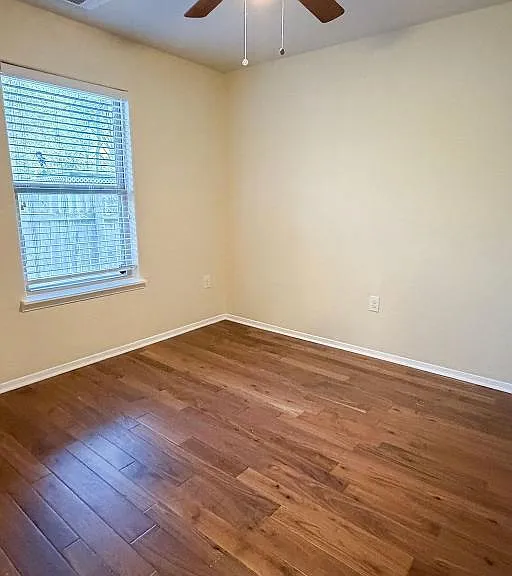 220 Hansford St — Photo 11