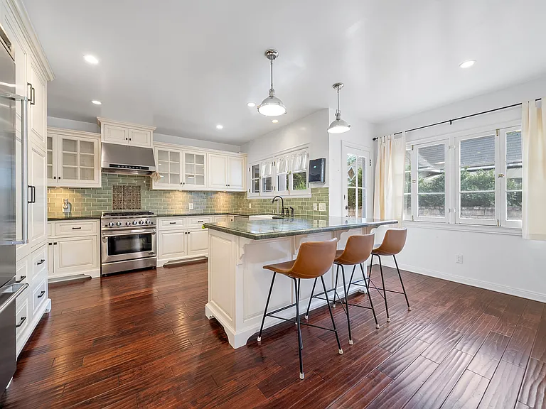 408 N Story Pl — Photo 10