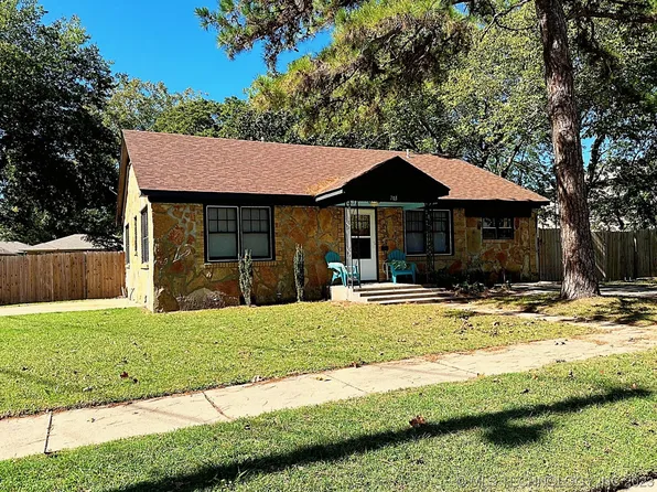 703 N Vinita Ave, Tahlequah, OK 74464