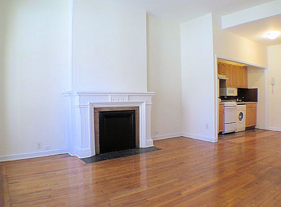 2nd image of 152 E 79th St APT 3