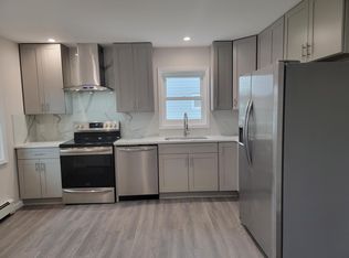 27 Friendly Rd, Hicksville, NY 11801