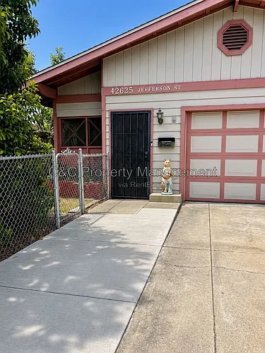 42625 Jefferson St Photo 1