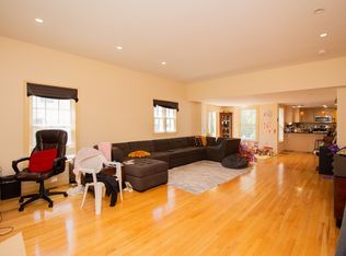 59 Charles St #59, Auburndale, MA 02466