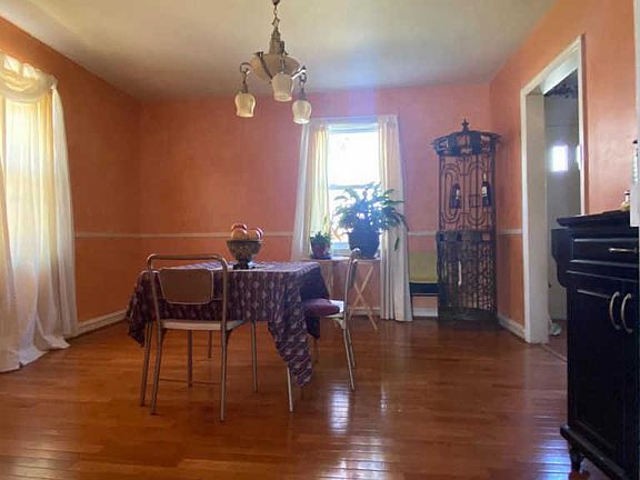 2nd image of 1920 Gross Ave