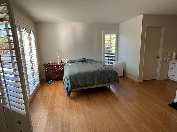 5th image of 936 Shoreline Dr