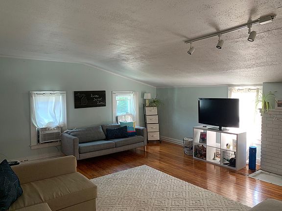 3rd image of 1414 Logan St SE #Up