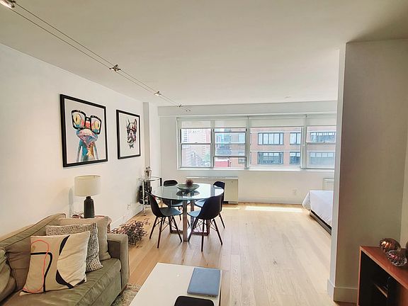 4th image of 165 E 32nd St APT 14F