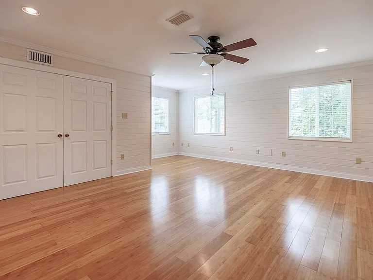 208 Pinecrest Ln — Photo 17