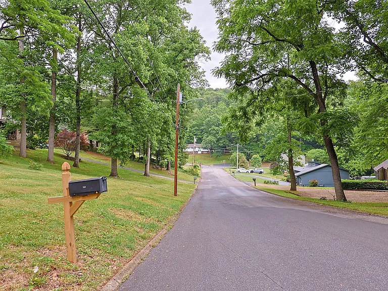 205 Tamassee Dr — Photo 31