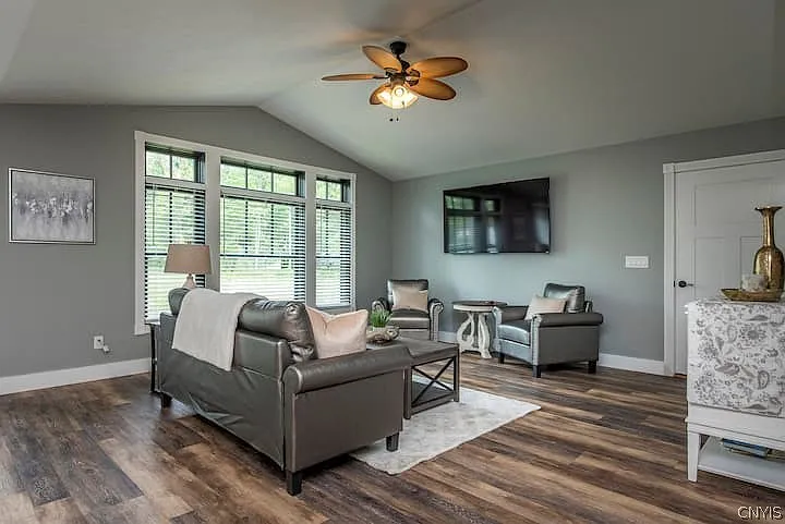 103 Sand Pier — Photo 16