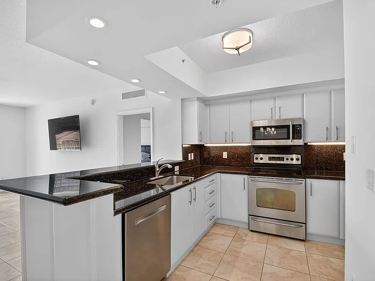 403 S Sapodilla Ave #307 — Photo 7