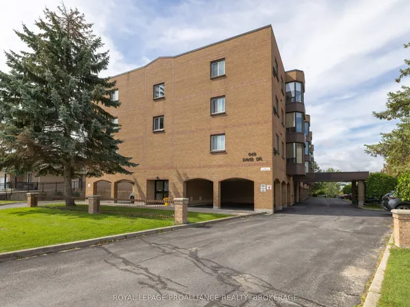 649 Davis Dr #405, Kingston, ON K7M 8J3