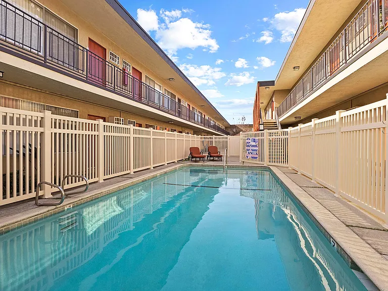 Riverside Villa Apartments — Photo 11
