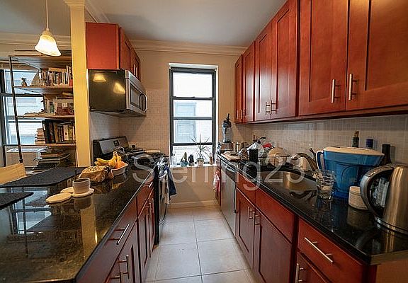 4th image of 21-47 27th St #3C