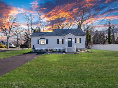 6 Wyandotte Lane, East Islip, NY, 11730