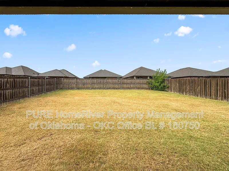 4 bed, 2.0 bath, 1736 sqft, $1,900 — Photo 4