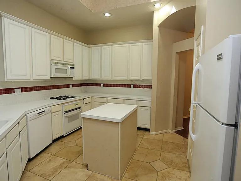 1718 Calmar Dr — Photo 8
