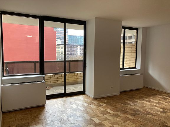 5th image of 311 E 38th St APT 4C