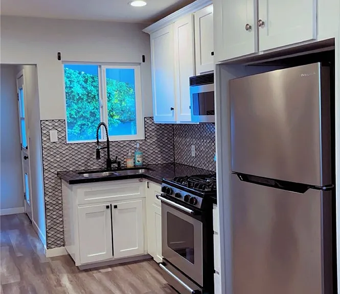 5779 Enfield Ave — Photo 30