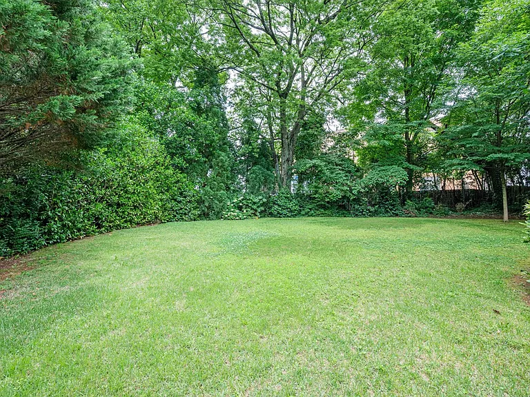 1407 Merry Ln — Photo 15