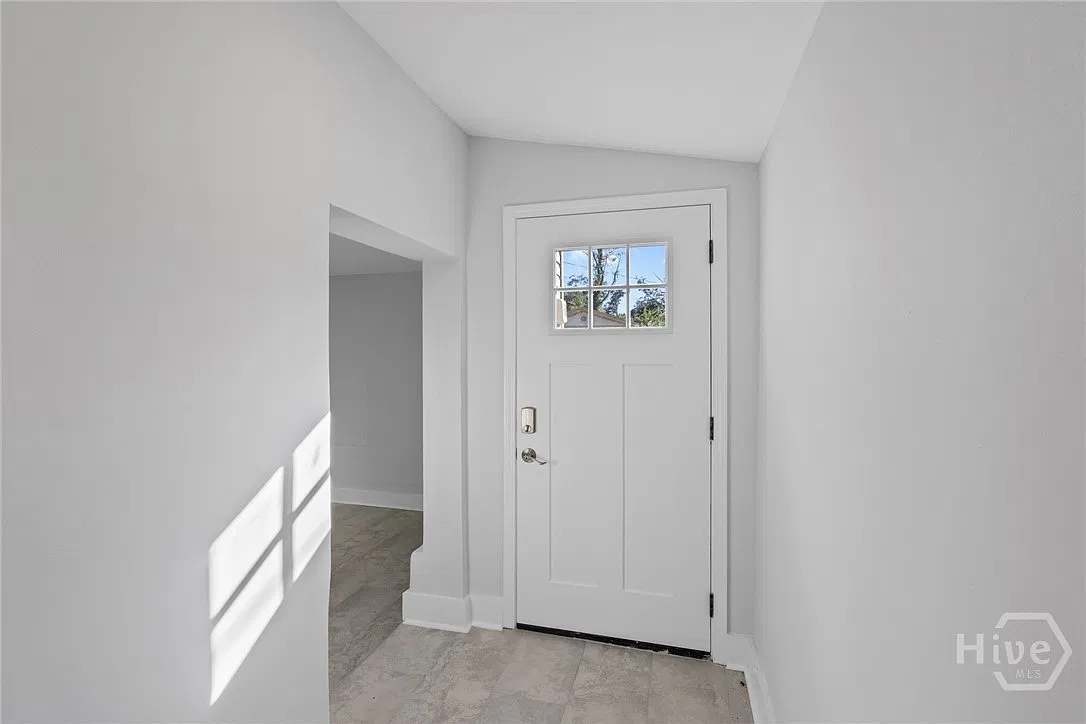 3 bed, 2.0 bath, 1250 sqft, $1,800 — Photo 3