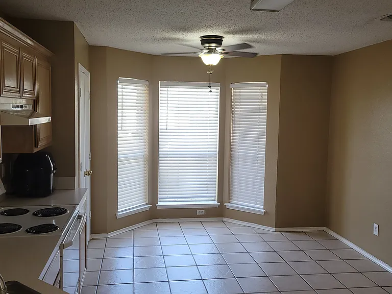5701 Alicante Dr — Photo 3