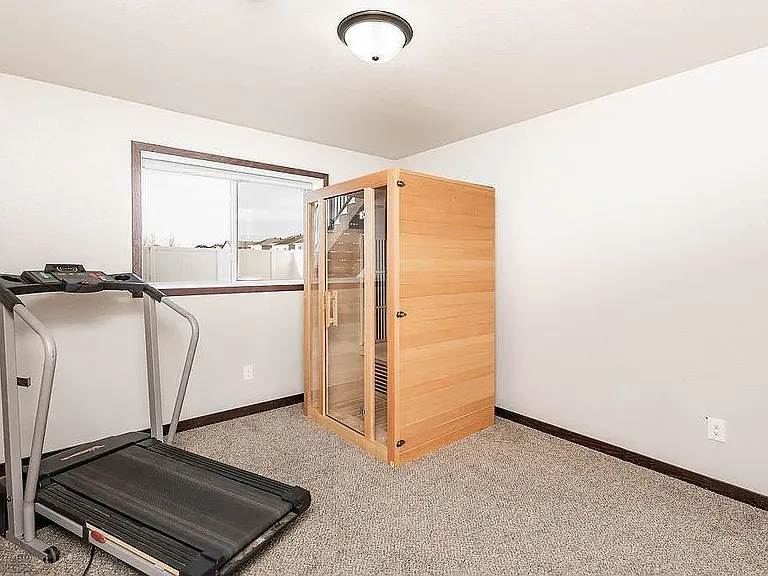 1063 Barnes Dr W — Photo 14