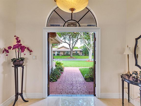 4th image of 5633 NW 86th Avenue