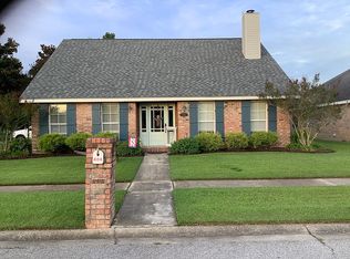 404 Wallingsford Cir, Youngsville, LA 70592
