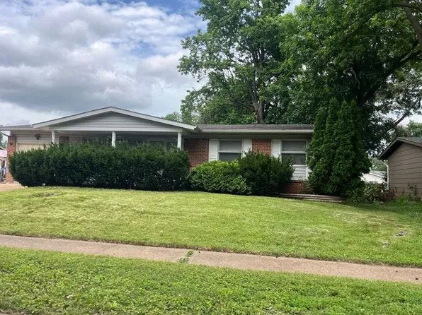1375 Flamingo Dr, Florissant, MO 63031