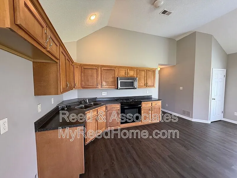 3 bed, 2.0 bath, 1903 sqft, $1,925 — Photo 3