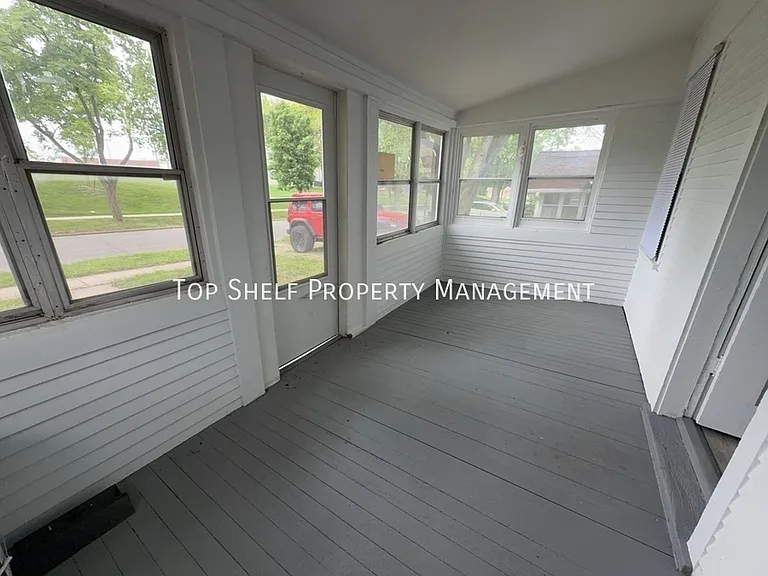 3623 Cambridge St — Photo 6