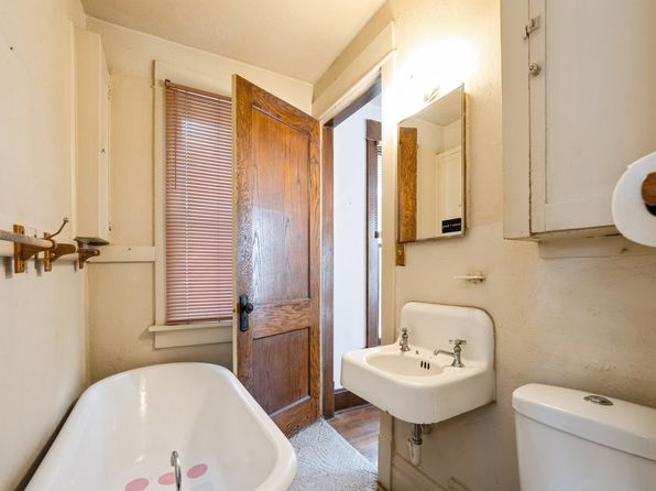 des-moines-iowa-251547765 picture