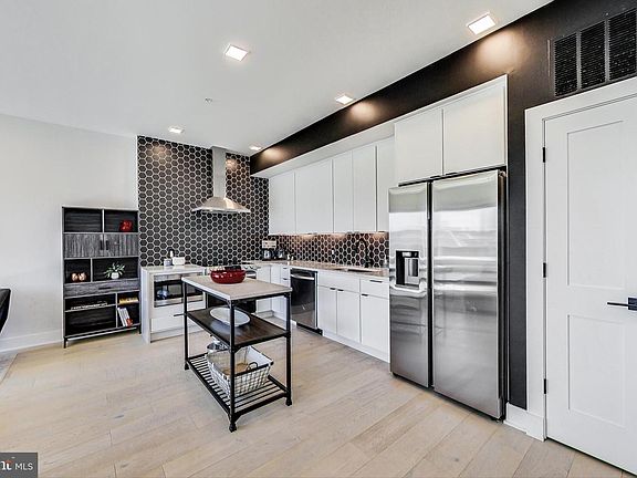 4th image of 1532 N Capitol St NW Unit 402