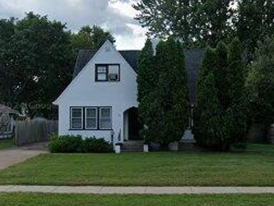 127 Lake St