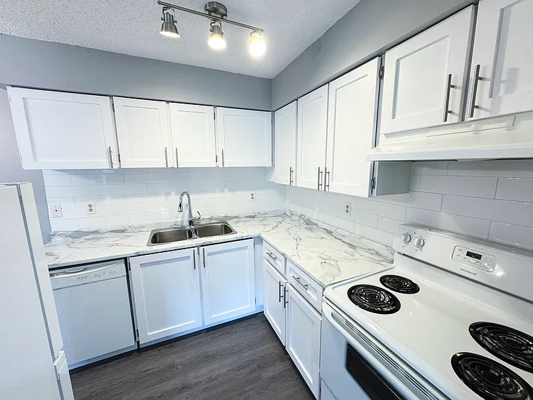 45598 McIntosh Dr #307 — Photo 1