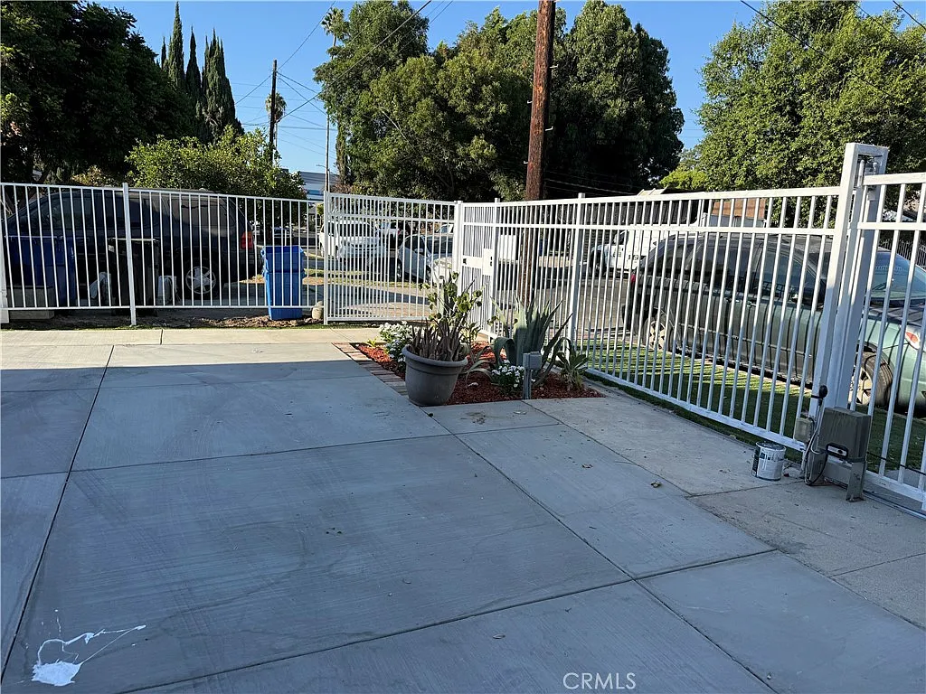 2 bed, 866 sqft, $2,800 — Photo 2