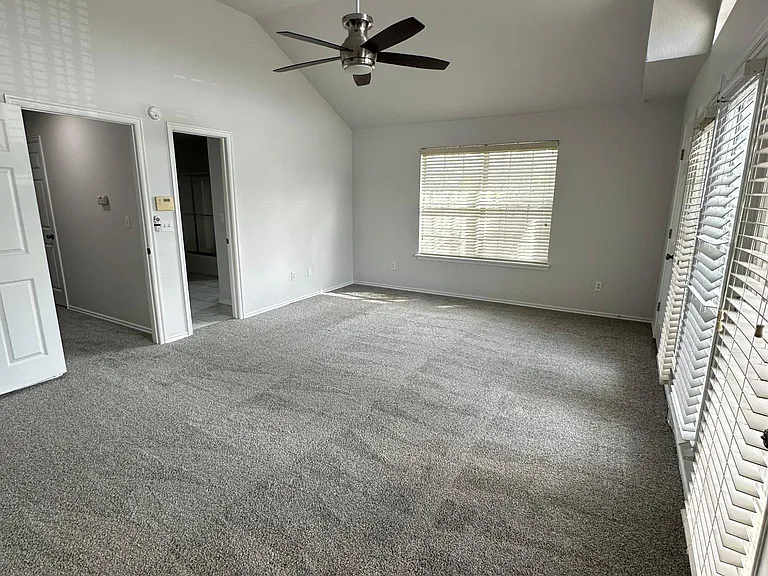 3731 Riverside Dr — Photo 7
