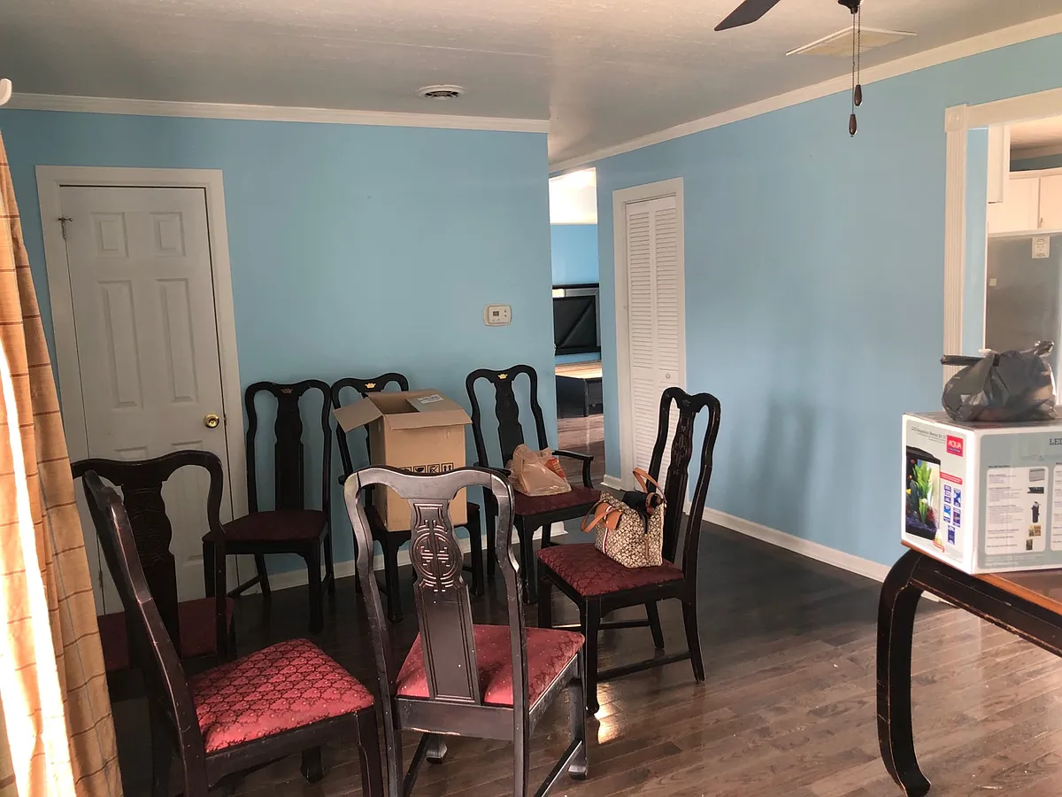 Living Room. - 819 Post Ln