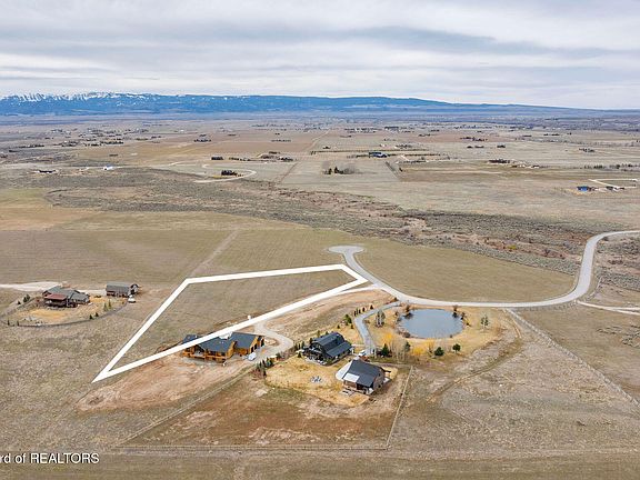 4th image of 4571 Surprise Valley Rd