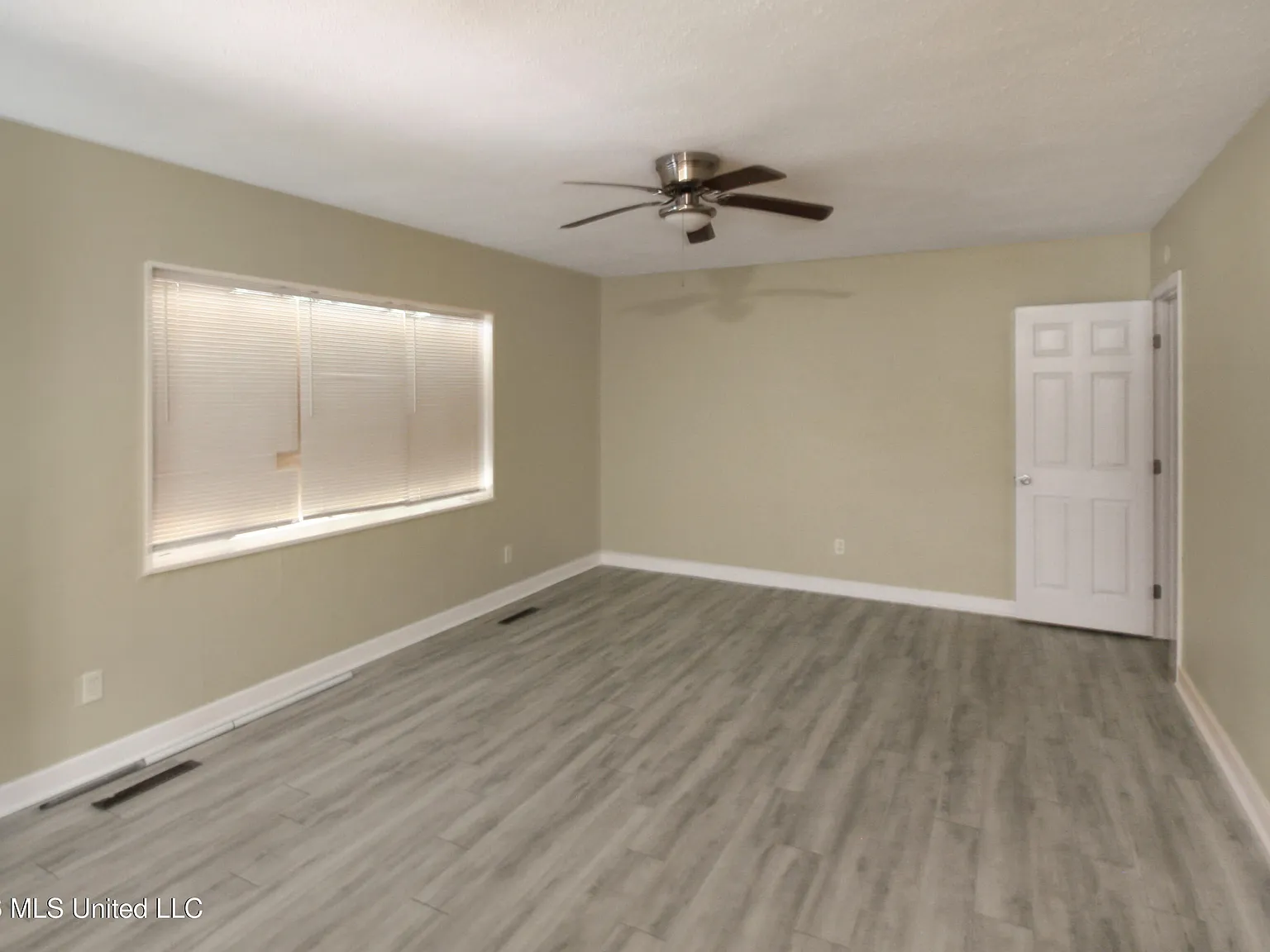 4 bed, 2.0 bath, 1432 sqft, $1,395 — Photo 4