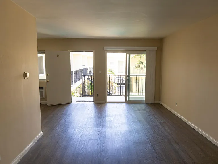 8740 Owensmouth Ave #14 — Photo 8