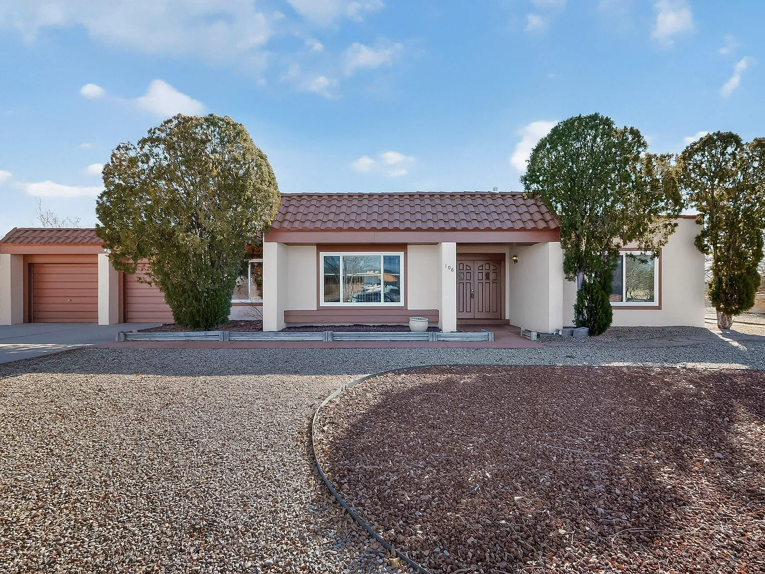 3 bed, 3.0 bath, 2767 sqft, $1,800 — Photo 1